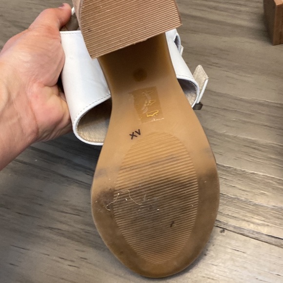 WHITE CHUNKY HEELS SHELLY LONDON 7.5 - Picture 7 of 14